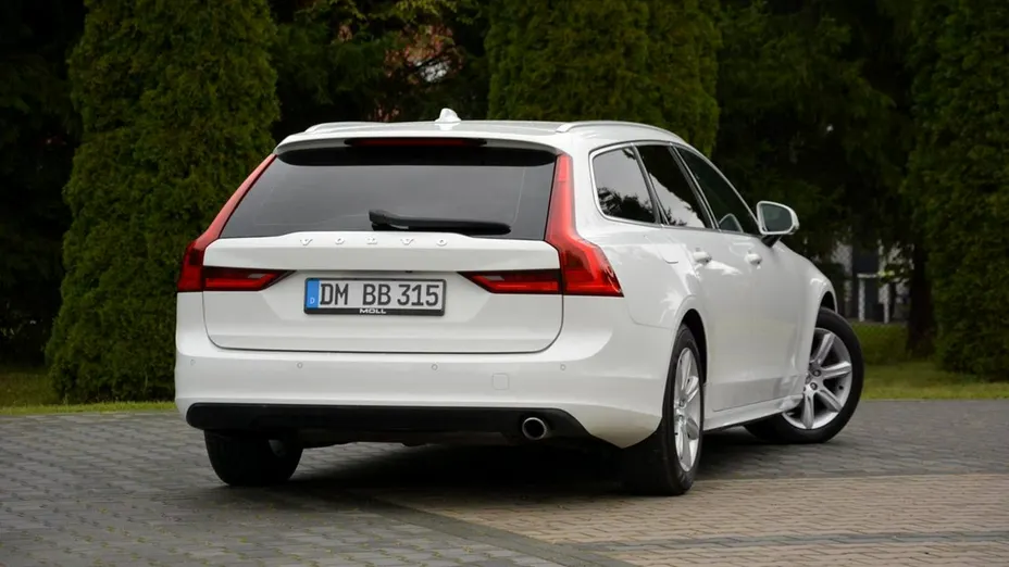 VOLVO V90 -