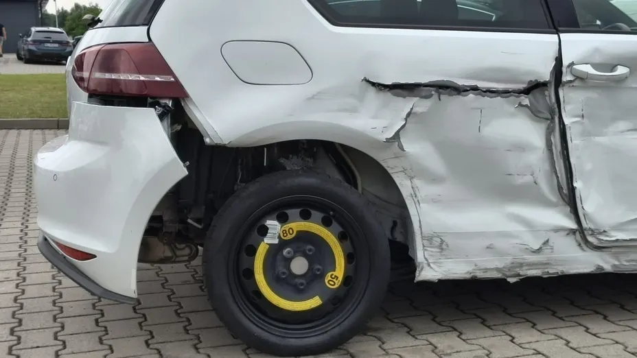 VOLKSWAGEN Golf -
