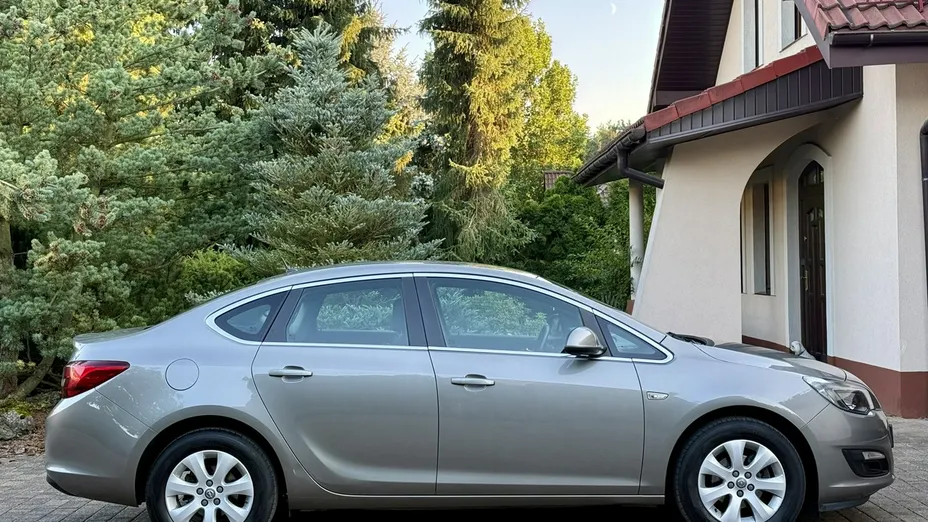 OPEL Astra -