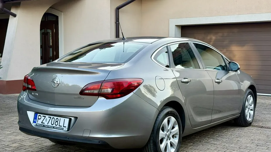 OPEL Astra -