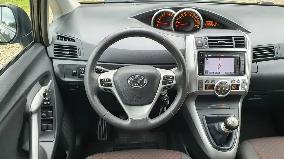 TOYOTA Verso -