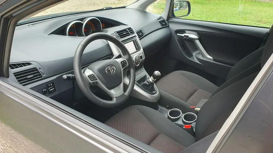 TOYOTA Verso -