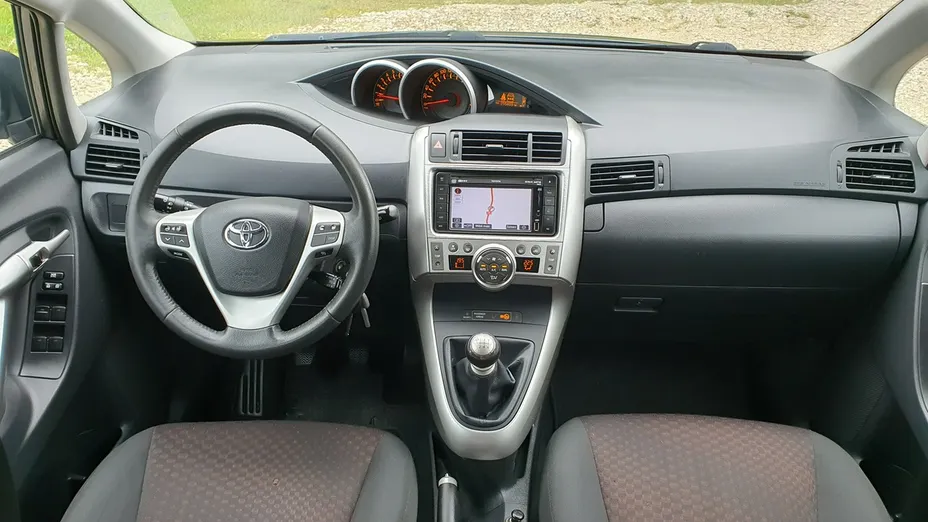 TOYOTA Verso -
