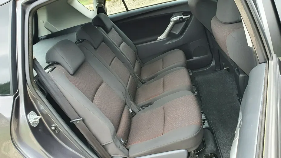 TOYOTA Verso -