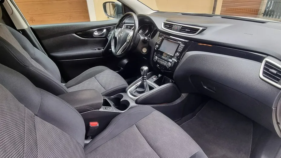 NISSAN Qashqai -