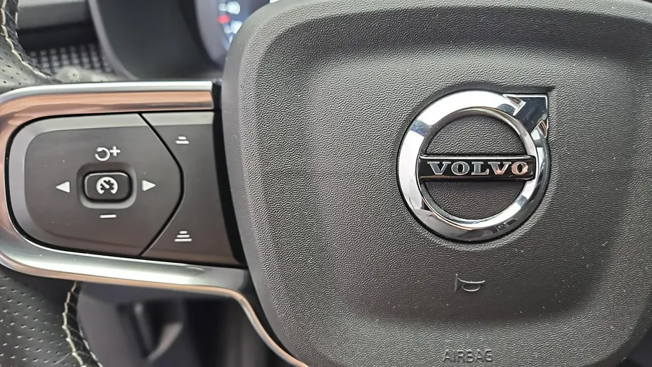 VOLVO XC40 -
