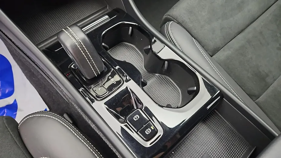 VOLVO XC40 -