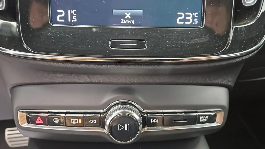 VOLVO XC40 -