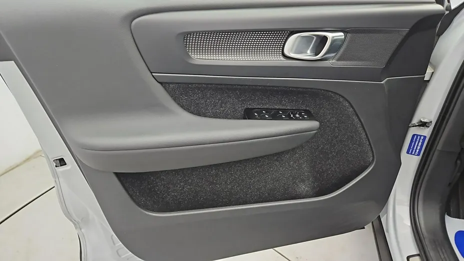 VOLVO XC40 -