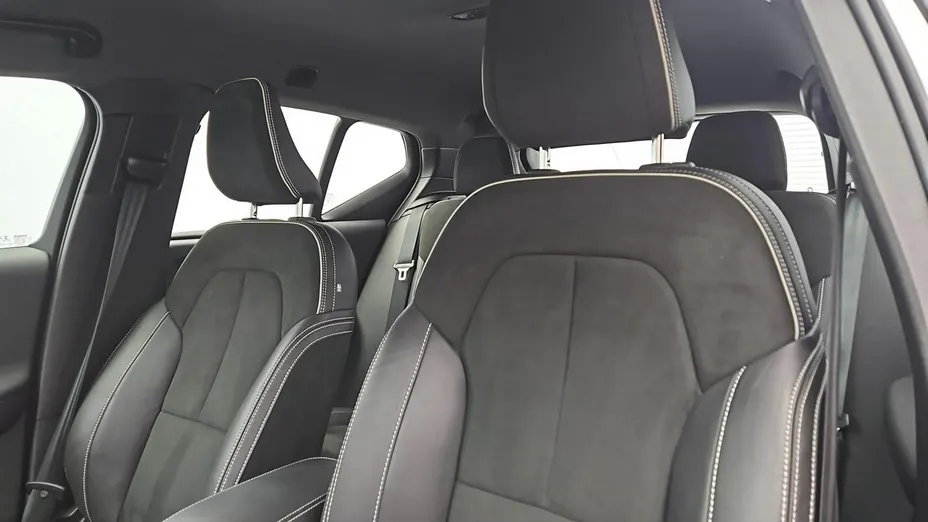 VOLVO XC40 -
