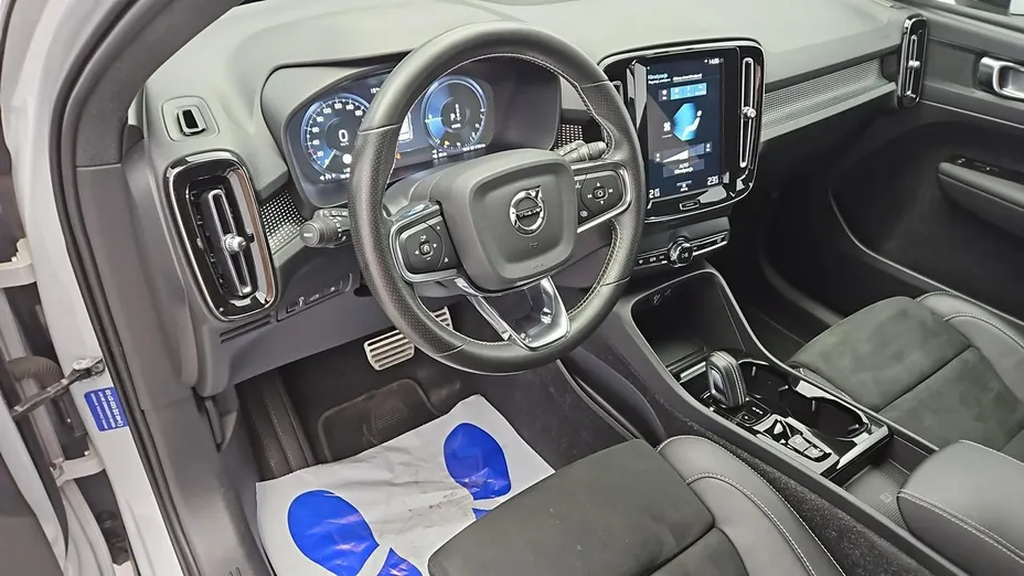 VOLVO XC40 -