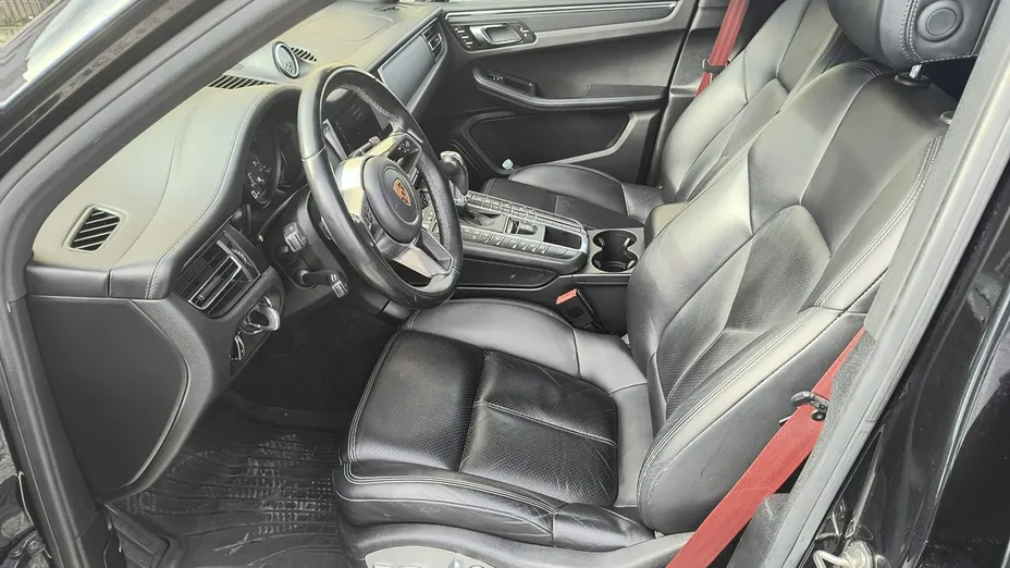 PORSCHE Macan -