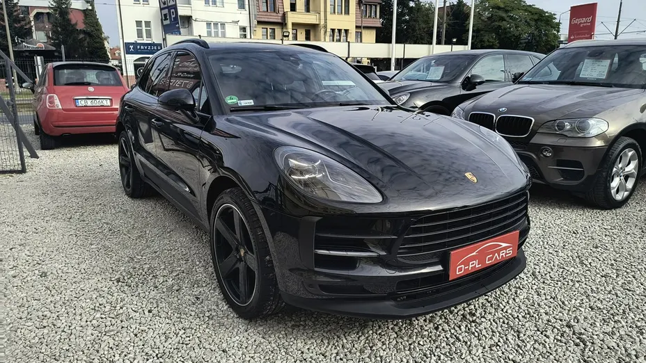 PORSCHE Macan -