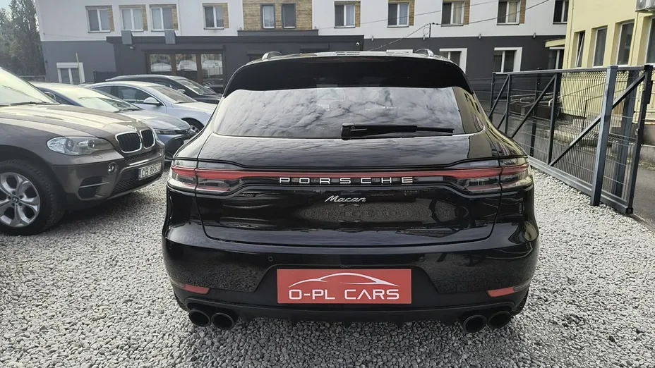 PORSCHE Macan -