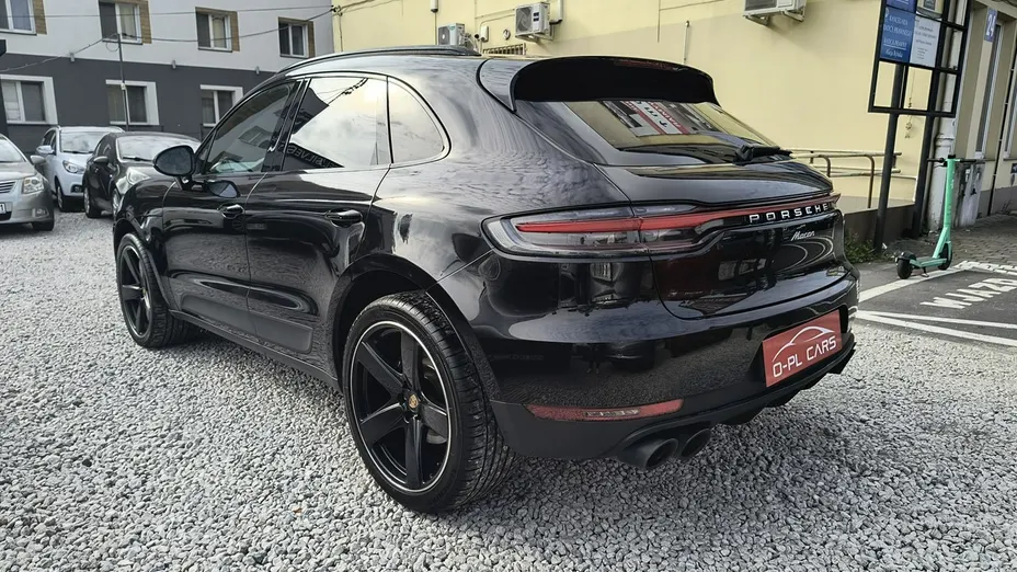 PORSCHE Macan -