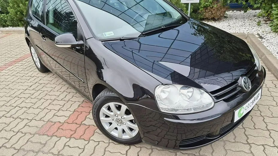 VOLKSWAGEN Golf -