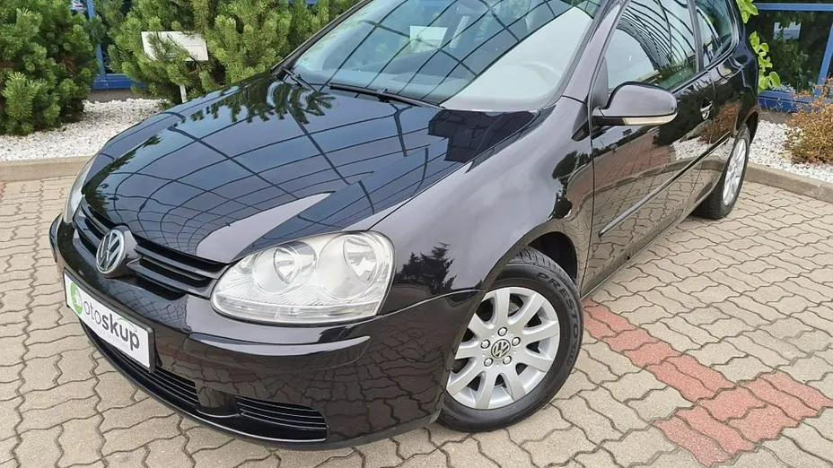 VOLKSWAGEN Golf -