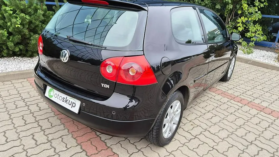 VOLKSWAGEN Golf -