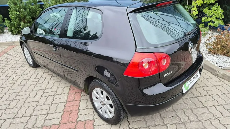 VOLKSWAGEN Golf -
