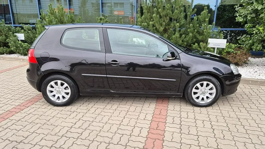 VOLKSWAGEN Golf -