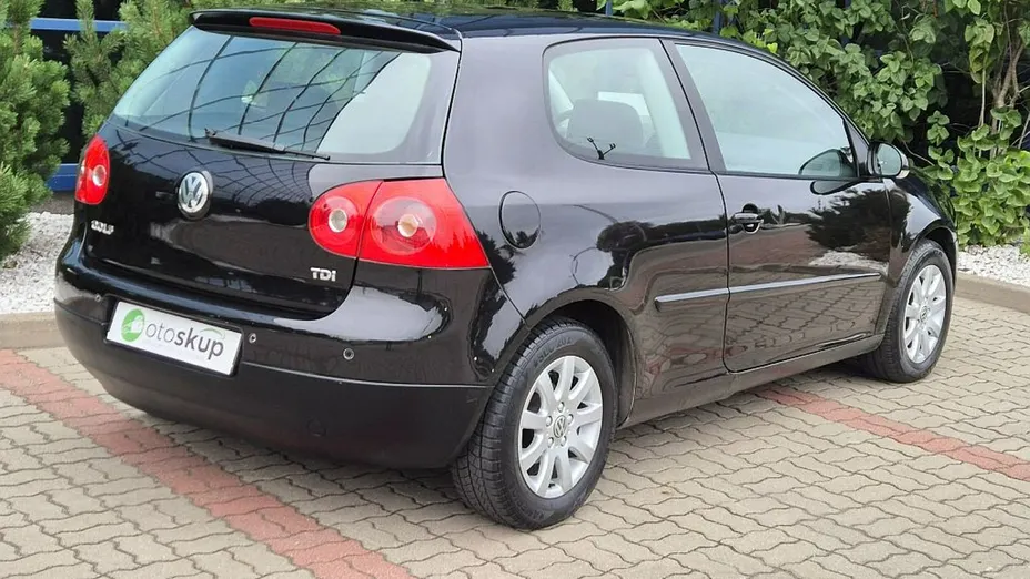 VOLKSWAGEN Golf -