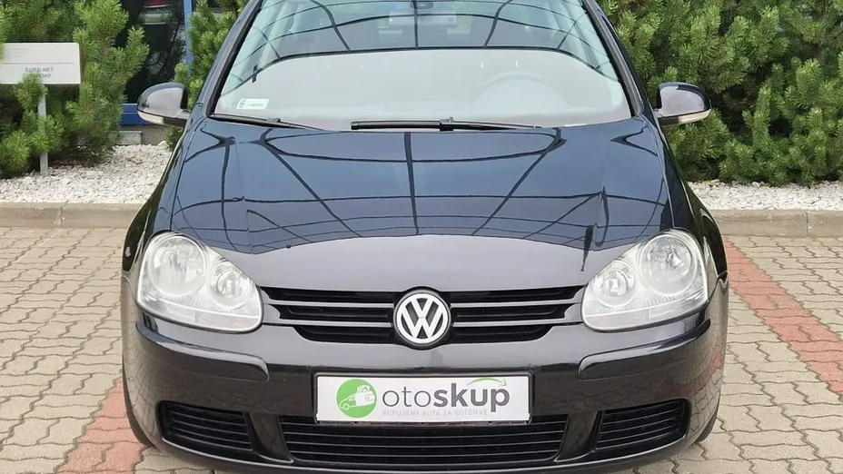 VOLKSWAGEN Golf -