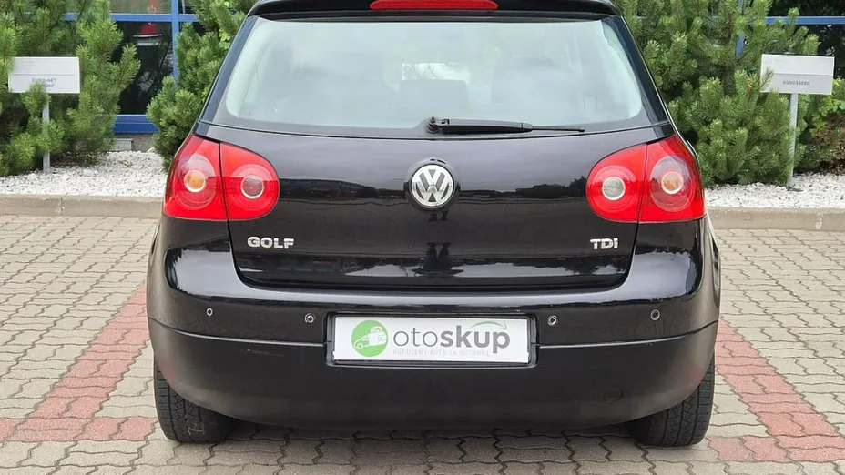 VOLKSWAGEN Golf -