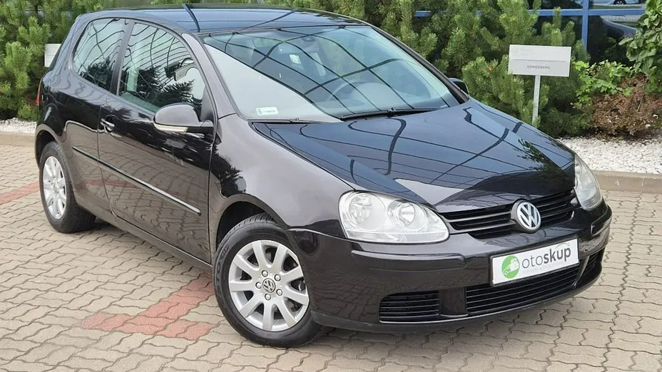 VOLKSWAGEN Golf -
