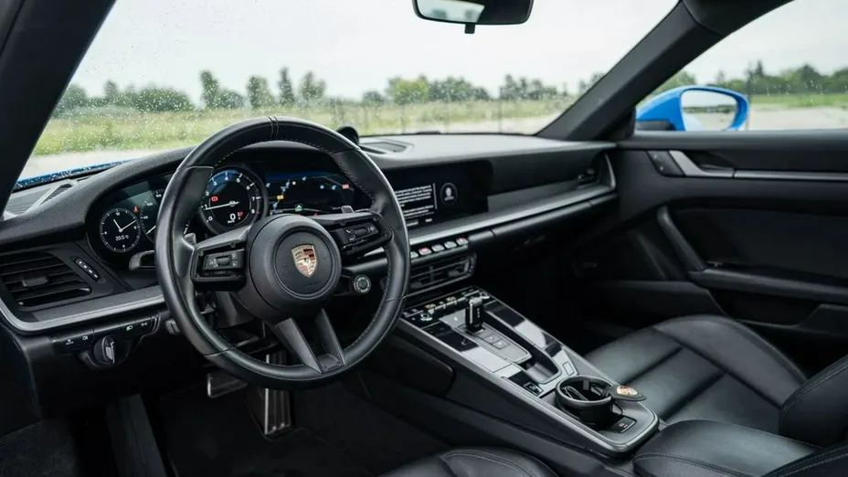 PORSCHE 911 -