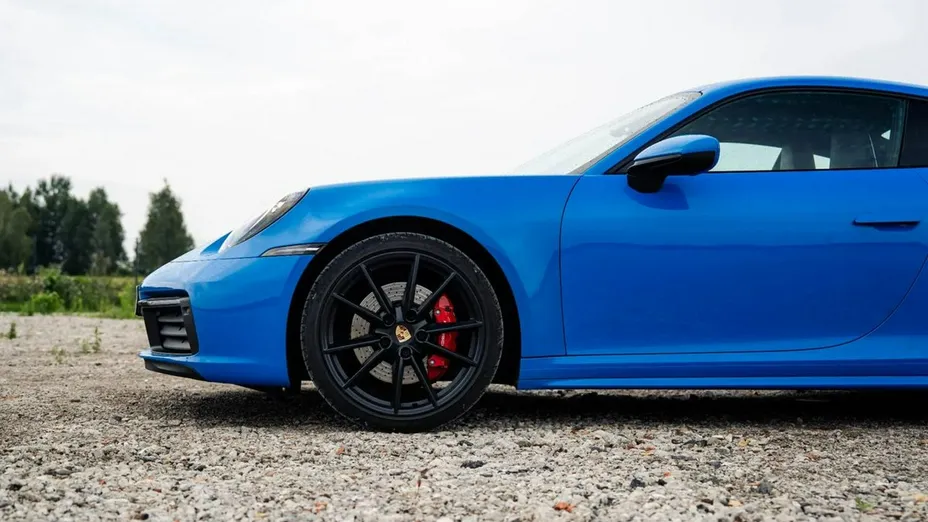 PORSCHE 911 -