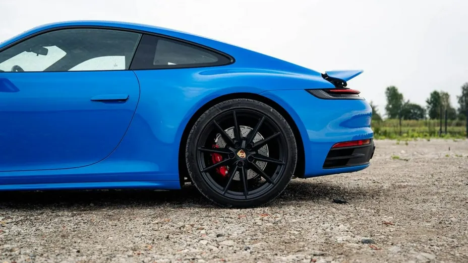 PORSCHE 911 -