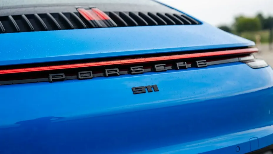 PORSCHE 911 -