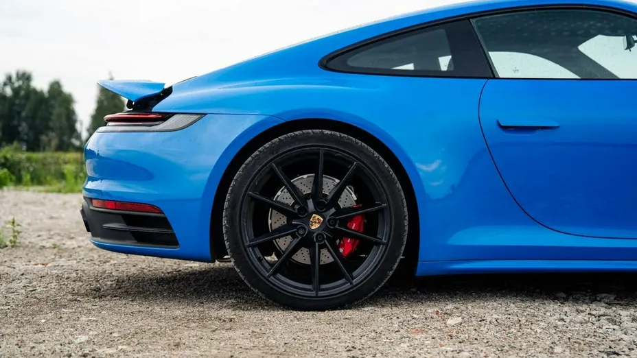 PORSCHE 911 -
