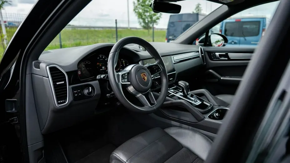 PORSCHE Cayenne -