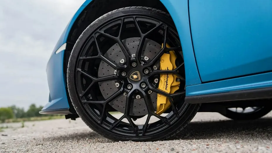 LAMBORGHINI Huracan -