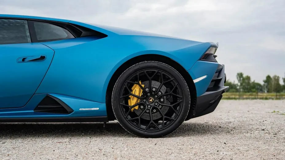 LAMBORGHINI Huracan -