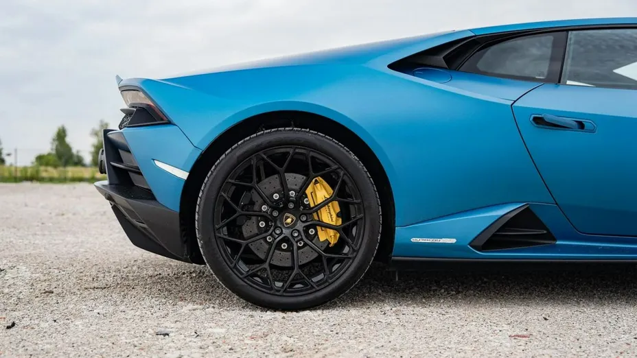 LAMBORGHINI Huracan -