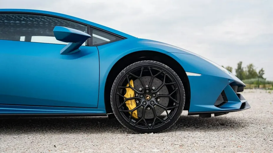 LAMBORGHINI Huracan -