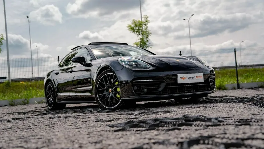 PORSCHE Panamera -