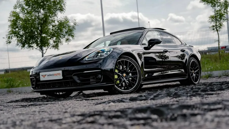 PORSCHE Panamera -