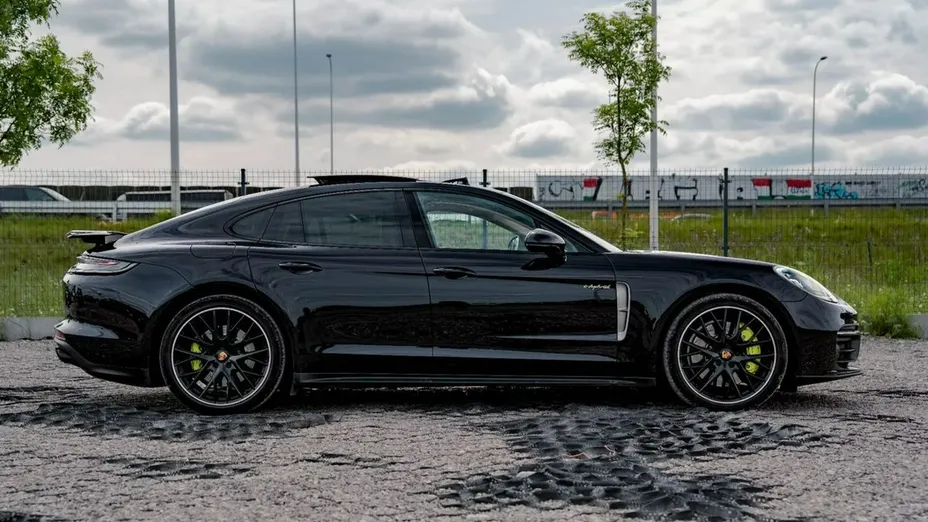 PORSCHE Panamera -