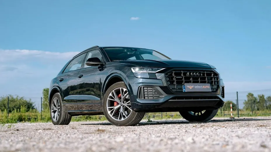 AUDI Q8 -