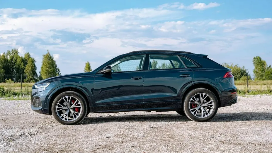 AUDI Q8 -