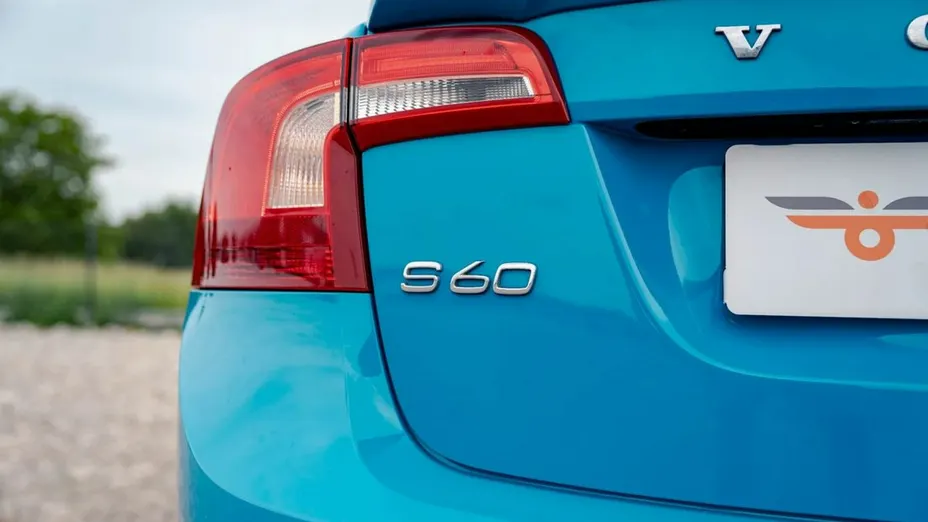 VOLVO S60 -