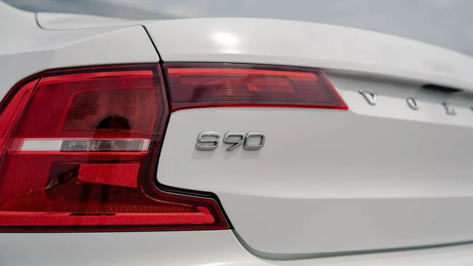 VOLVO S90 -