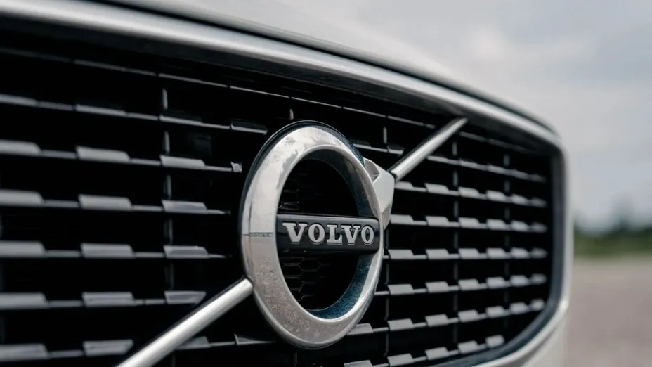 VOLVO S90 -