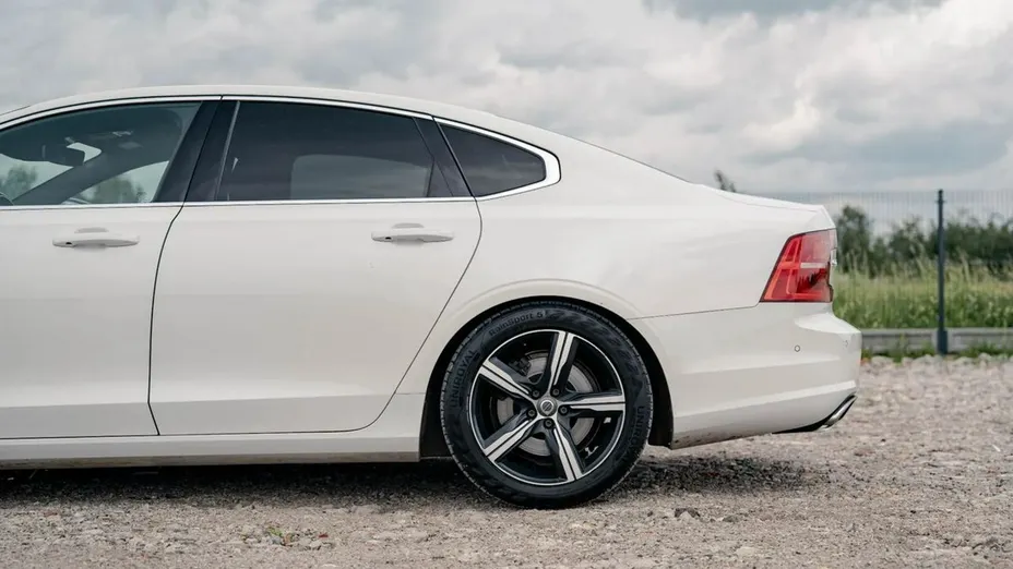 VOLVO S90 -