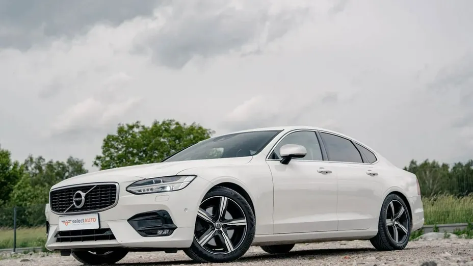 VOLVO S90 -