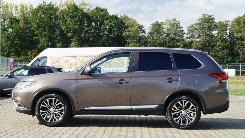 MITSUBISHI Outlander -