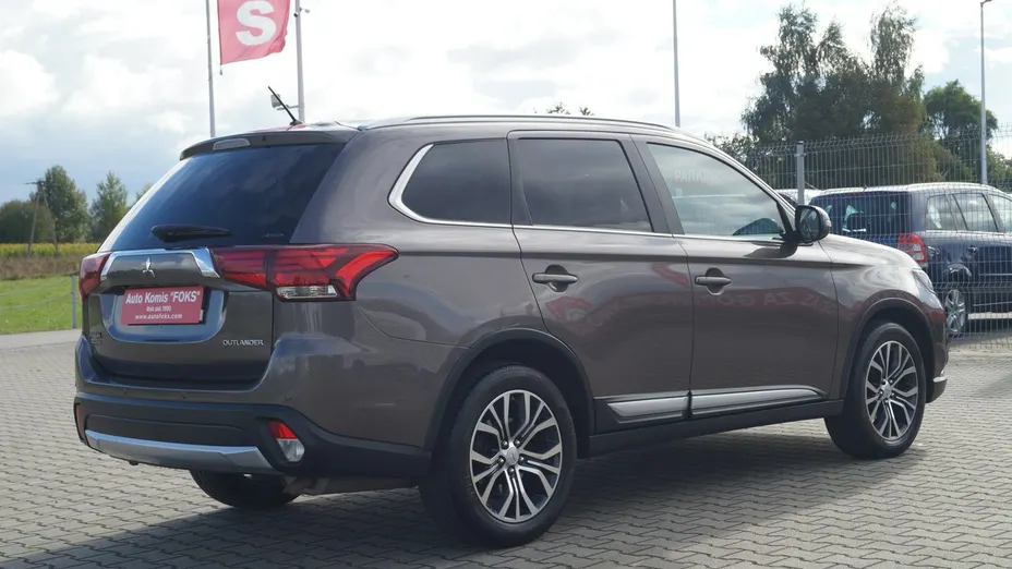 MITSUBISHI Outlander -